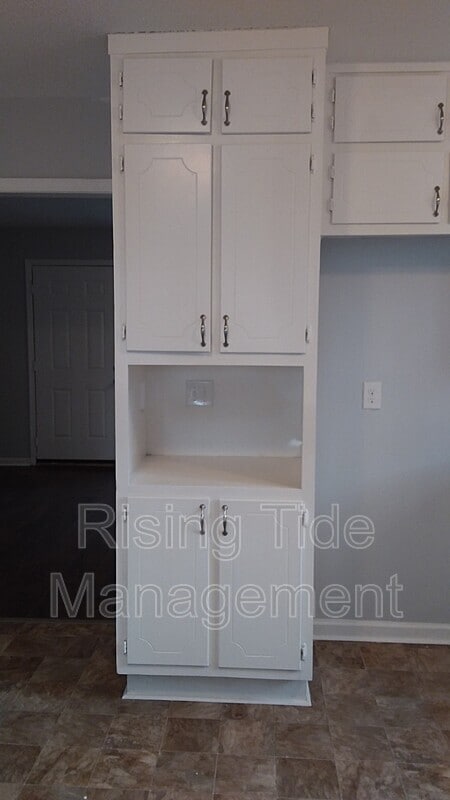 Building Photo - 3130 Sleepy Hollow Dr