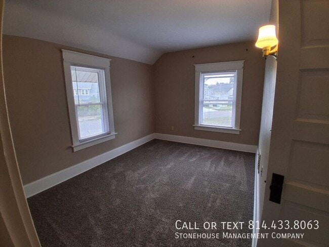 Building Photo - 1302 W 25th St