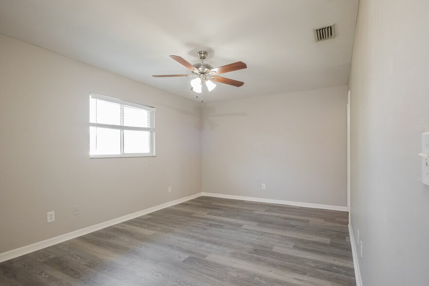 Building Photo - 3406 SW 14th Pl