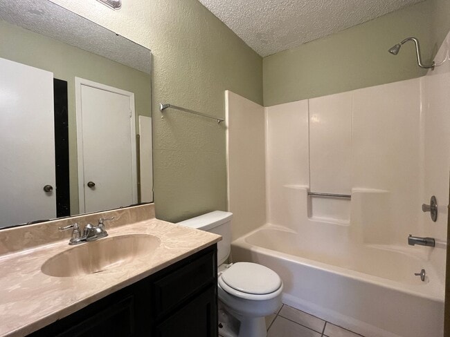 Building Photo - Southside Townhome