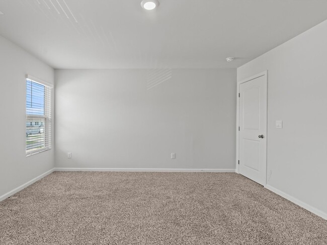 Building Photo - Fantastic Location – Spacious 3 Bedroom Townhome with Rear-Entry Garage!