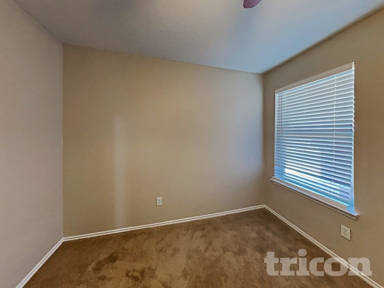 Building Photo - 326 Bob White Dr