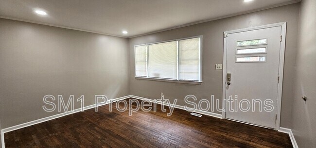 Building Photo - 1702 Spry St