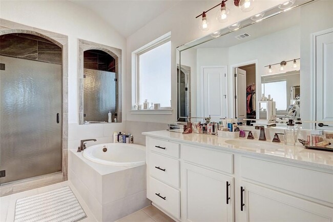 Building Photo - 260 Baldovino Skyway