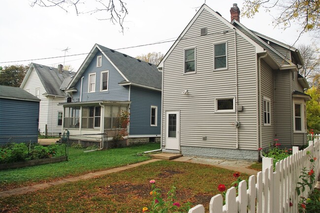 Building Photo - 514 View St