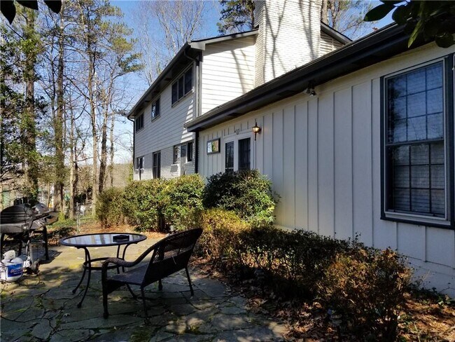 Building Photo - 6680 Williamson Dr NE