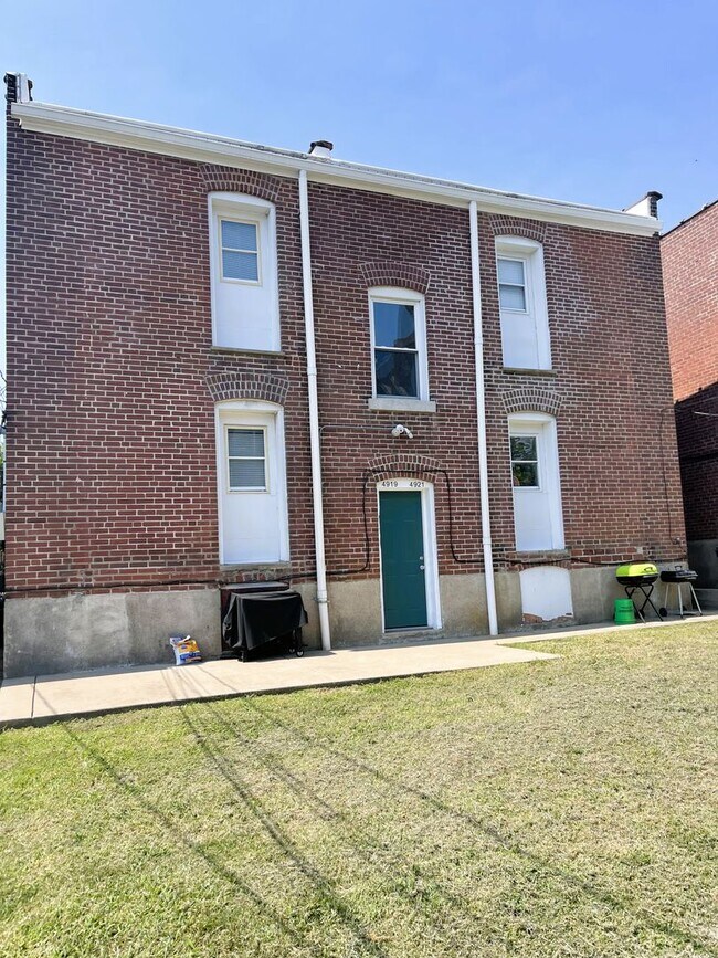 Building Photo - Lindenwood Ave 4919-4921