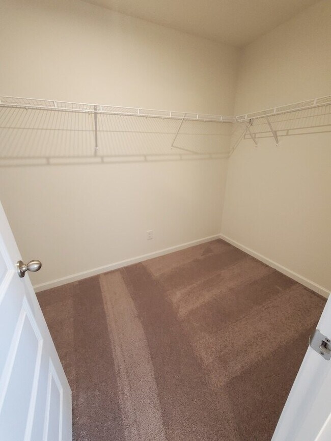 Building Photo - Beautiful, like new home in Mt Juliet with...