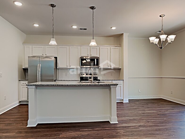 Building Photo - 1828 Produce Ln