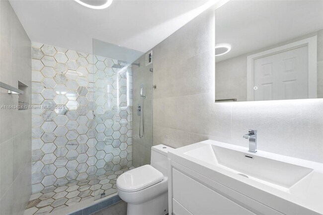 Building Photo - 345 Ocean Dr
