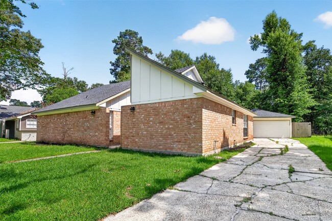 Building Photo - 1834 Shadow Rock Dr