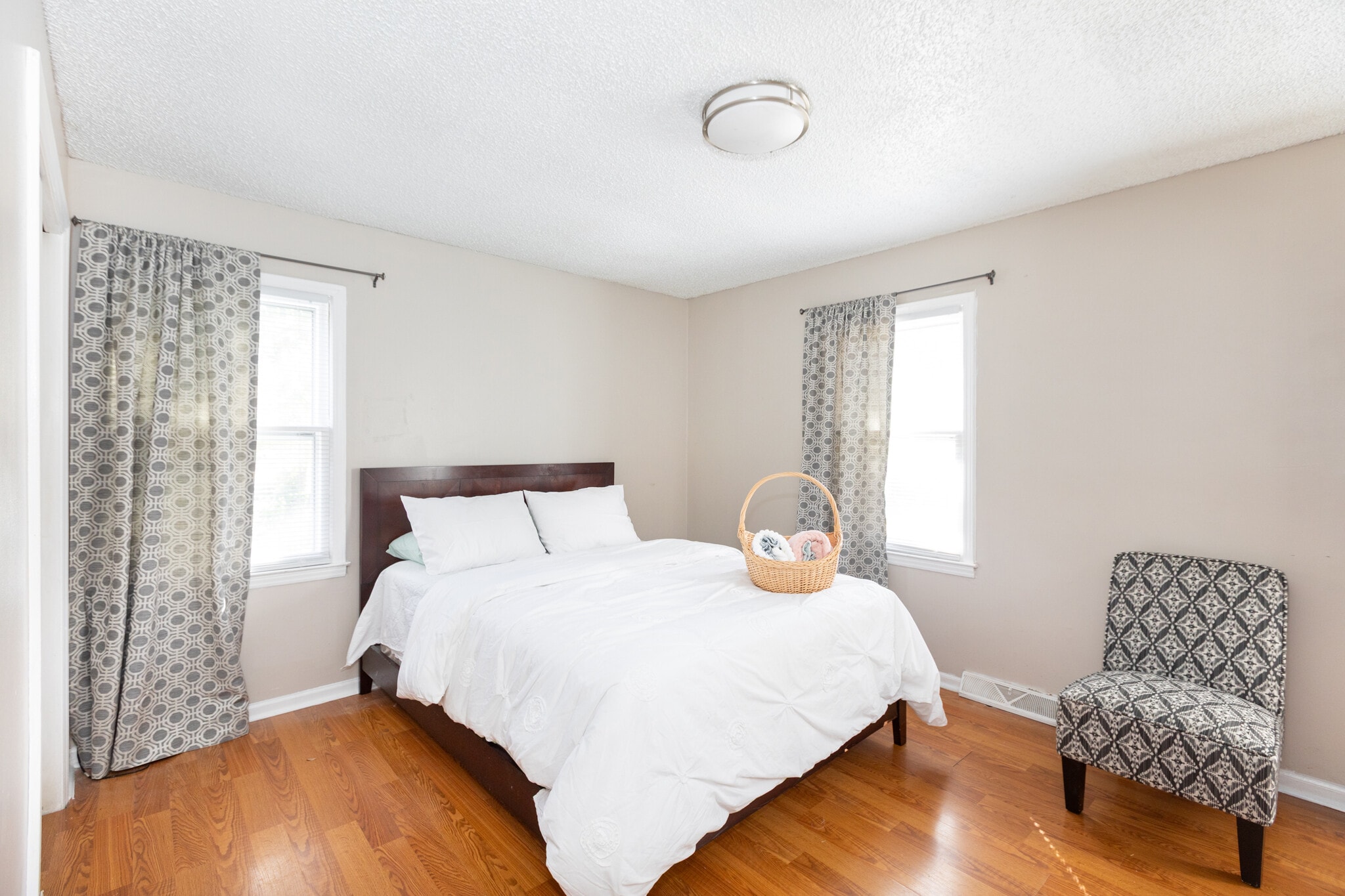 Building Photo - 6012 Old Coach Rd