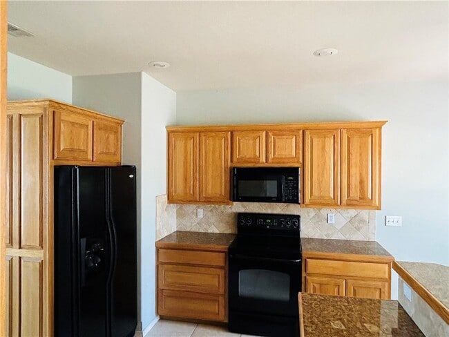 Building Photo - 15 Mills Dr