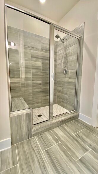 Master Shower - 178 Redcroft Dr