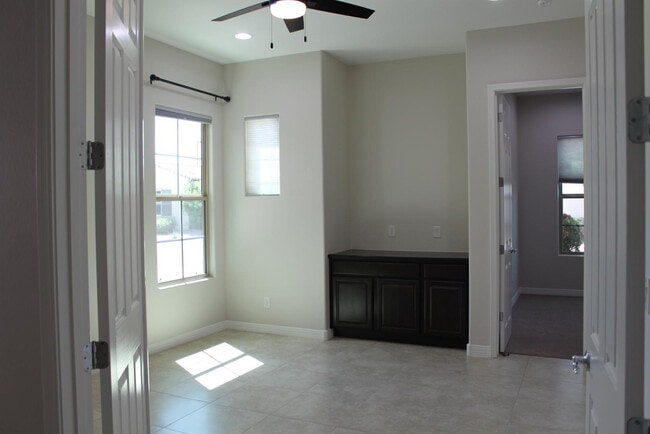 Building Photo - 3458 E Loma Vista St