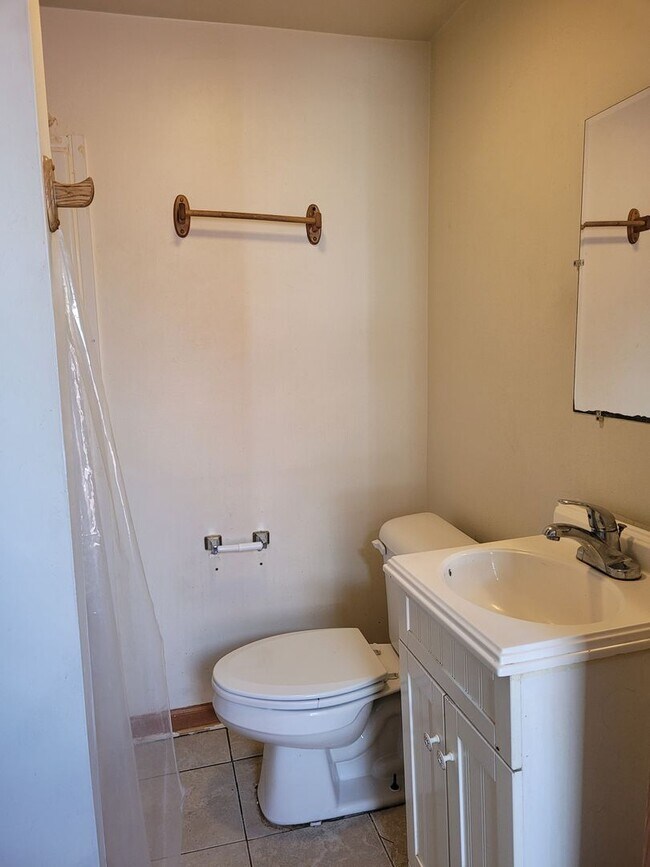 Building Photo - 38 N Earl St