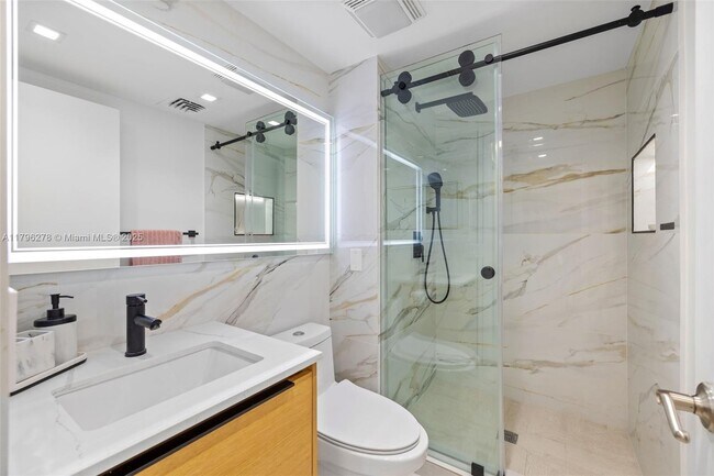 Building Photo - 3610 Yacht Club Dr