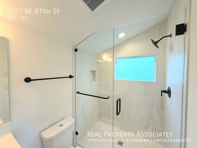 Building Photo - 2727 NE 87th St