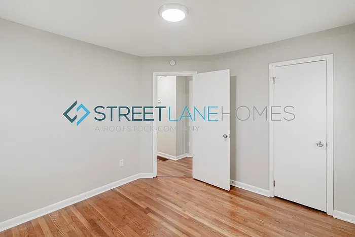 Building Photo - 718 Park Rd