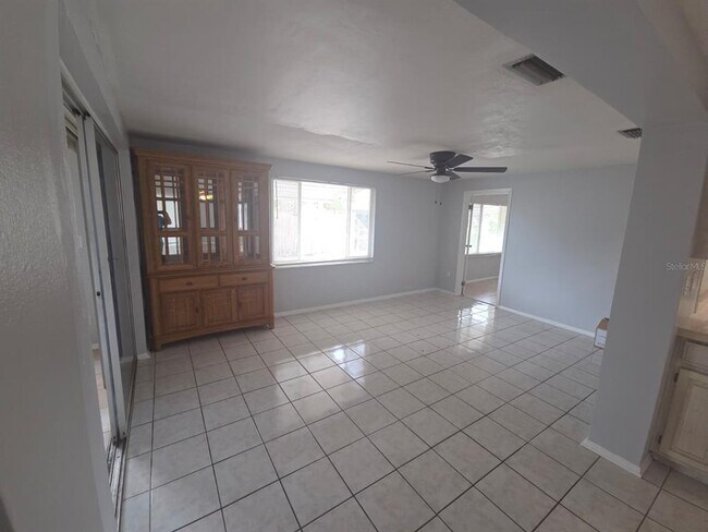 Building Photo - 3619 Springfield Dr