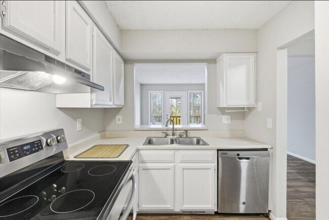 Building Photo - 315 Foxfire Dr