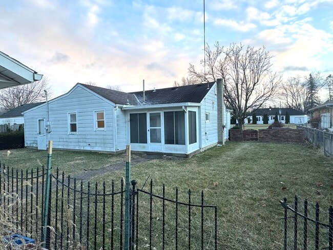 Building Photo - 15 W Worley Ave