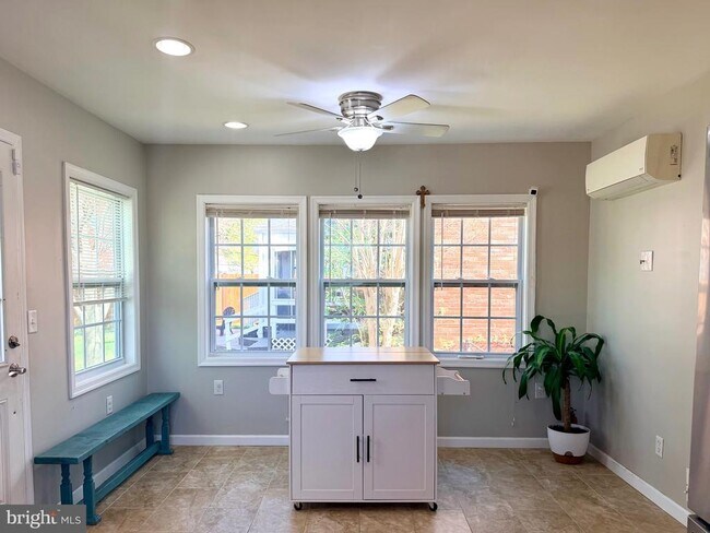 Building Photo - 2916 Meadow Ln