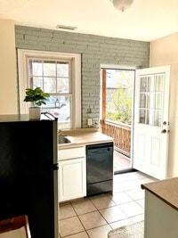 Building Photo - 25 Roslyn St