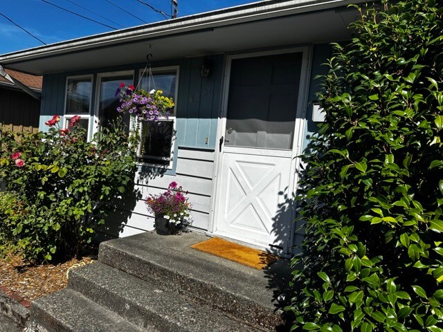 Building Photo - 4226 27th Ave W