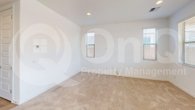 Building Photo - 9131 W Glenrosa Ave