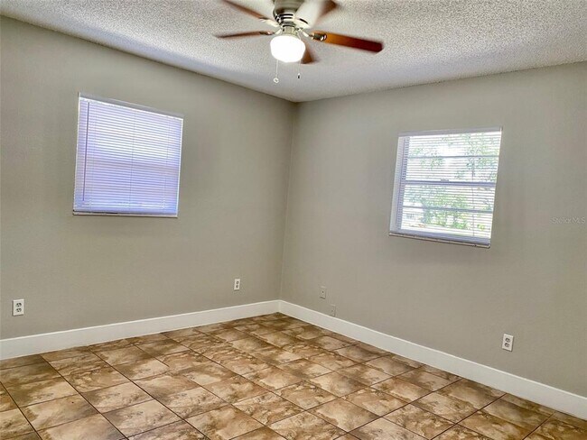 Building Photo - 127 S Bulova Dr
