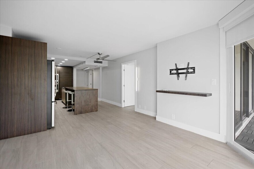Building Photo - 1865 Brickell Ave