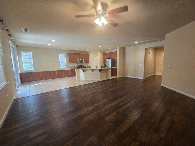 Building Photo - 339 Applegate Dr