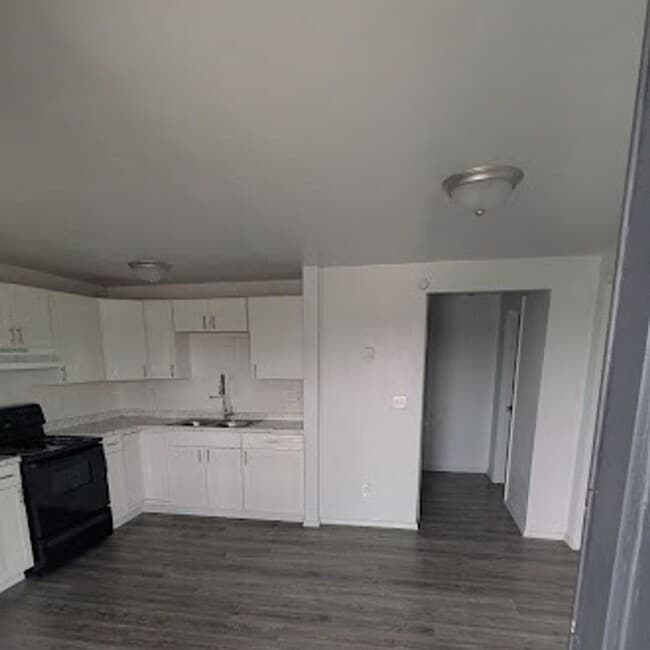 Building Photo - 6111 S Klein Ave