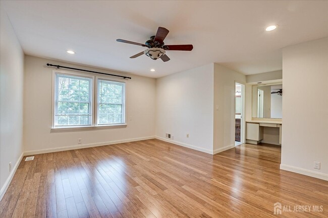 Building Photo - 3902 Springbrook Dr