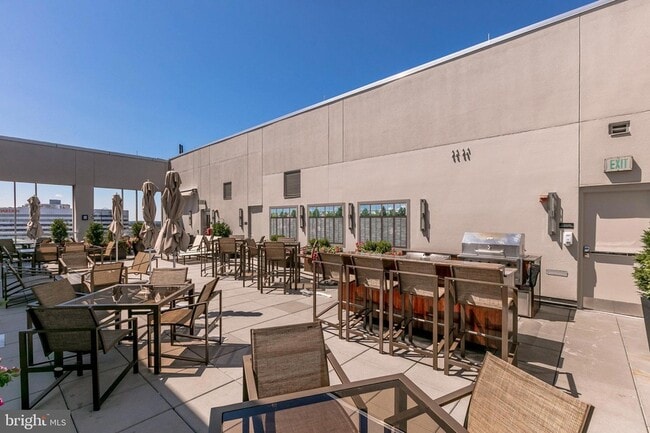 Building Photo - 1111 19th St N