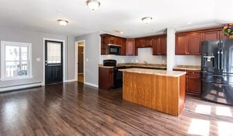 Building Photo - 554 Lake Ave