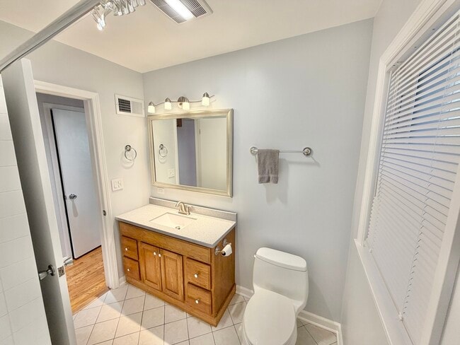 Building Photo - 5626 N Central Ave