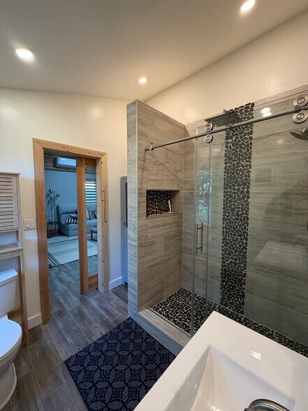 Building Photo - 7711 Owensmouth Ave