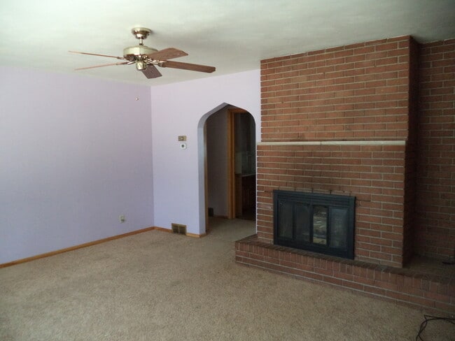 Building Photo - 1224 6th Ave NE