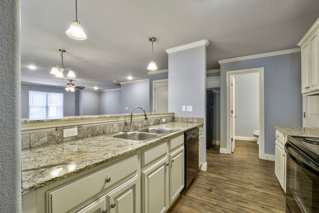 Building Photo - FREE 55” TV or 28” Blackstone! Plus $150 Amazon gift card! Beautiful 3 bed / 2.5 bath duplex with...