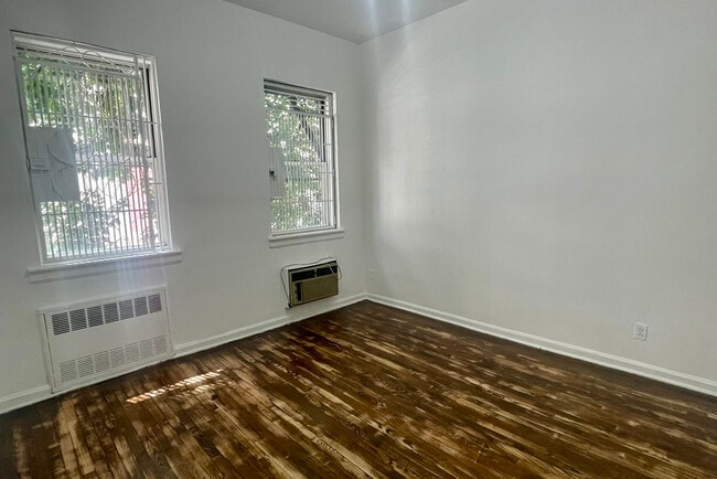 Building Photo - 41 W 71st St