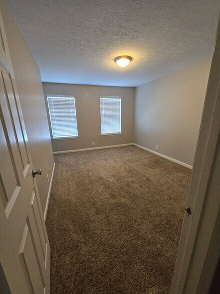 Building Photo - 638 Pippin Dr