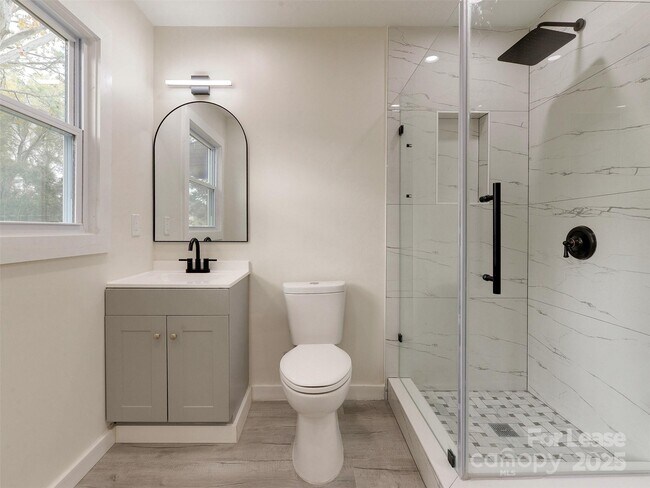 Building Photo - 2721 Mayflower Rd