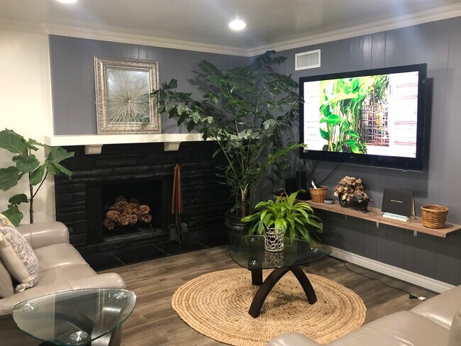 Building Photo - 9333 Swinton Ave