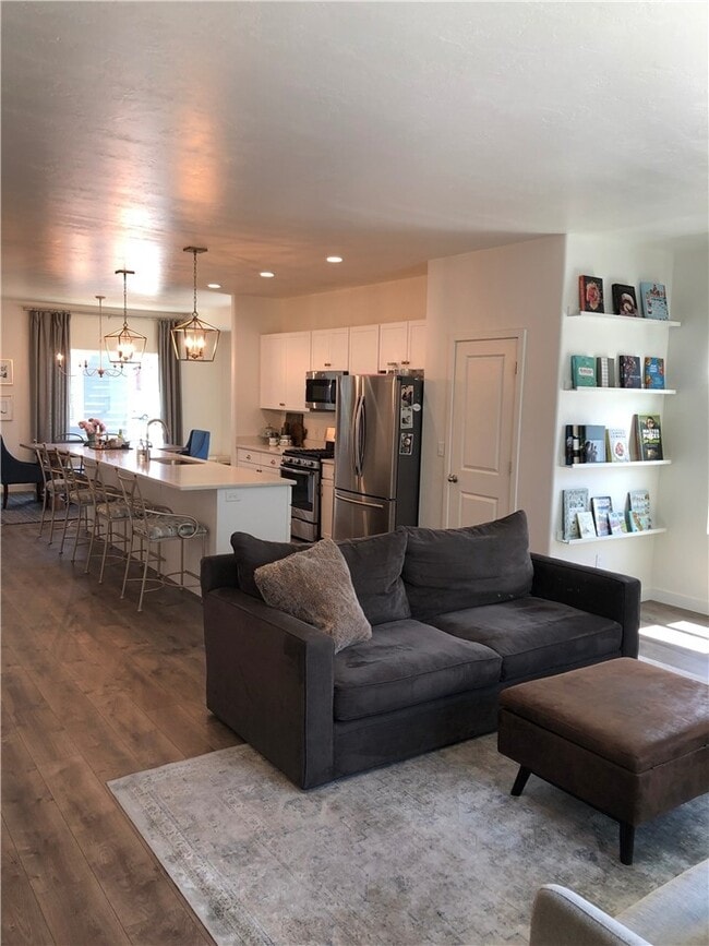 Building Photo - Luxury Bluffdale 4 Bedroom Town Home