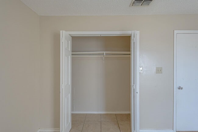 Building Photo - 100 Hillside Rd