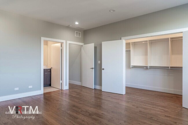 Building Photo - 4211 N Elston Ave