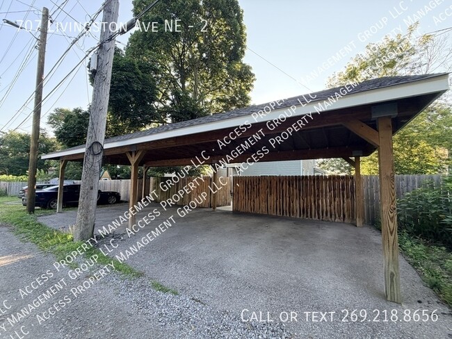 Building Photo - 707 Livingston Ave NE