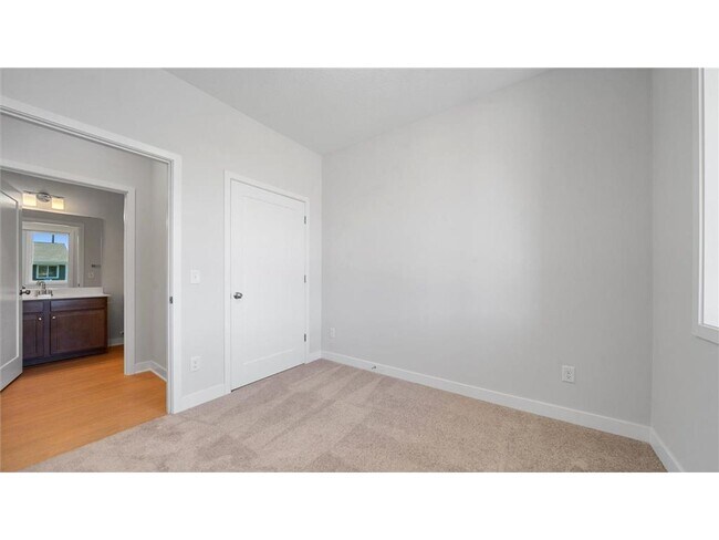 Building Photo - 123 Gambel St